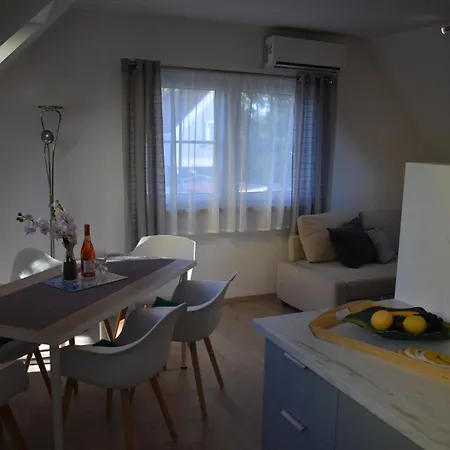 Private With Own Pool And Huge Garden, 150m To Longest Free At Balaton Апартаменты