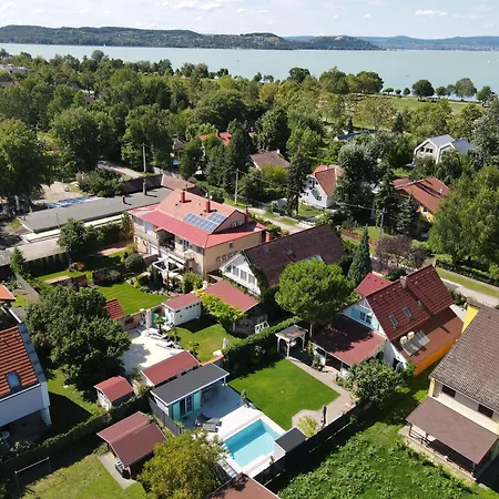 Lejlighed Private With Own Pool And Huge Garden, 150m To Longest Free At Balaton