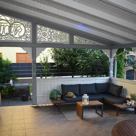 Апартаменты Private With Own Pool And Huge Garden, 150m To Longest Free At Balaton Замарди