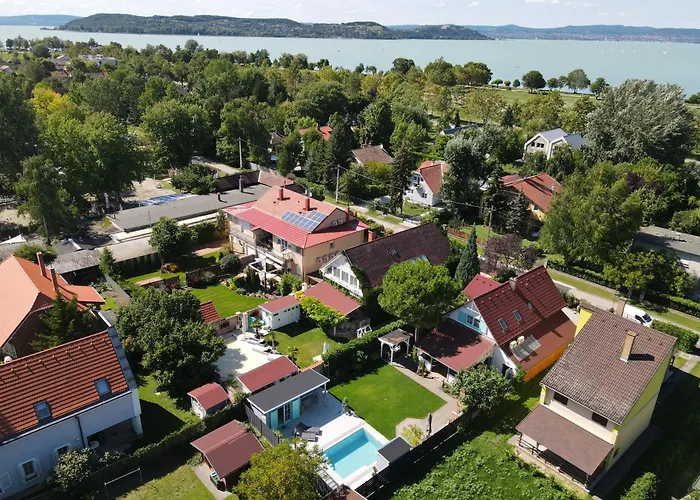 アパート Private With Own Pool And Huge Garden, 150m To Longest Free At Balaton