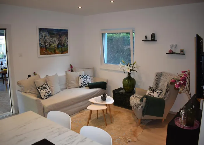 Private With Own Pool And Huge Garden, 150m To Longest Free At Balaton アパート *