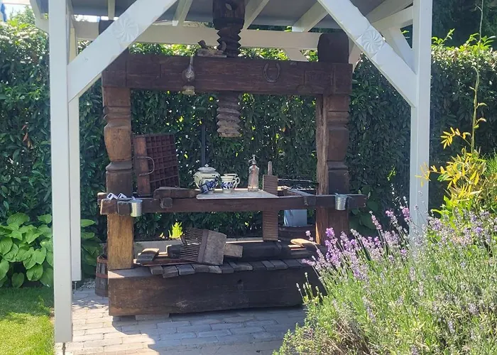 Private With Own Pool And Huge Garden, 150m To Longest Free At Balaton Zamárdi